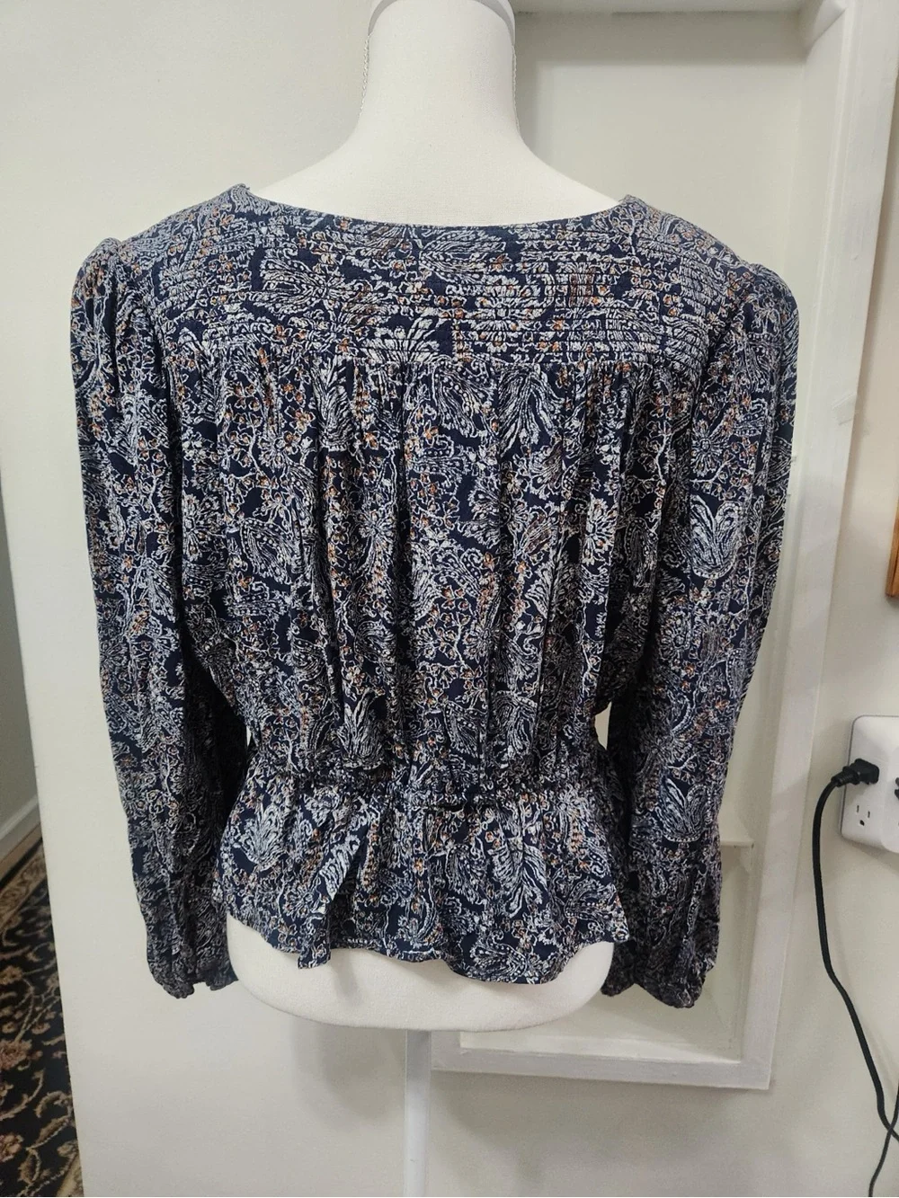 Treasure & Bond Balloon Long Sleeve Peplum Top in Navy Antique Floral Paisley. - Picture 5 of 14
